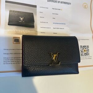 Louis Vuitton
Capucines Compact Wallet